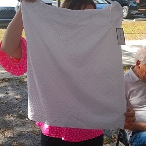 Beautiful white skirt nine west.